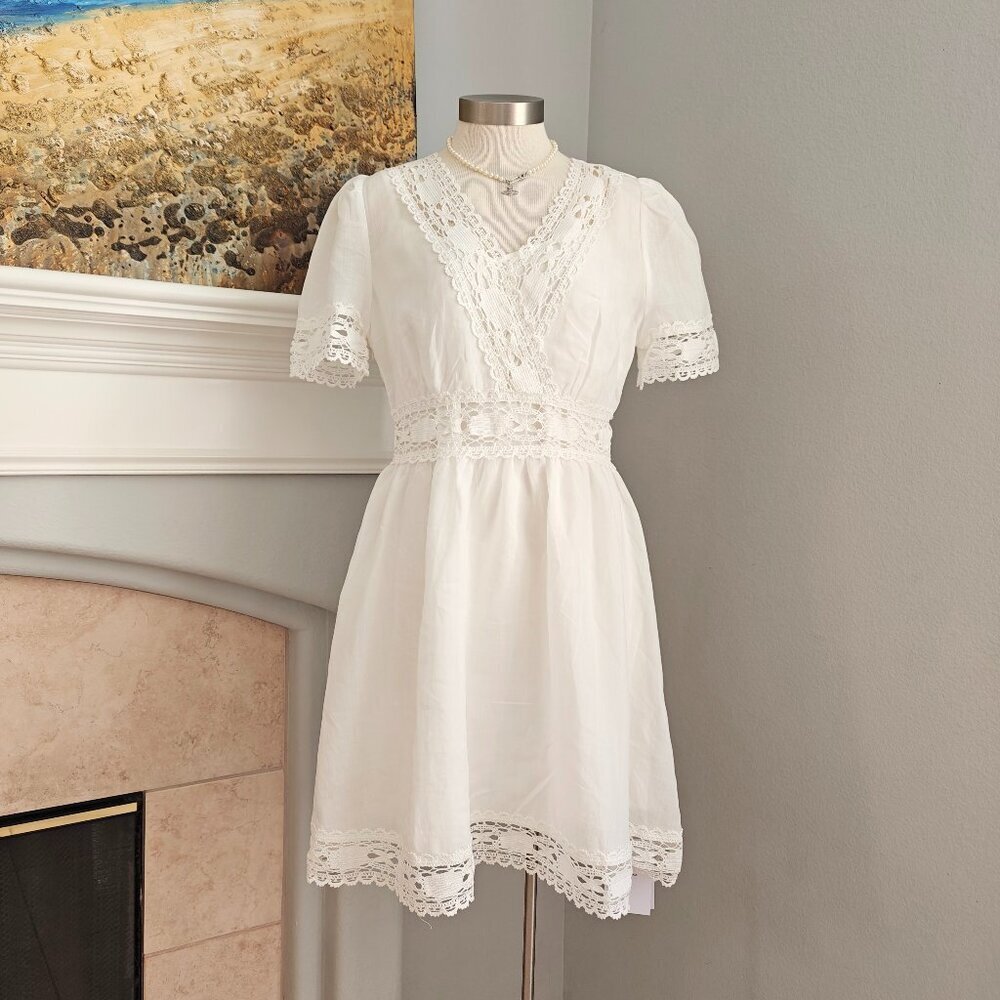 Elegant two-piece dress set, made from a breathable linen and Tencel blend.